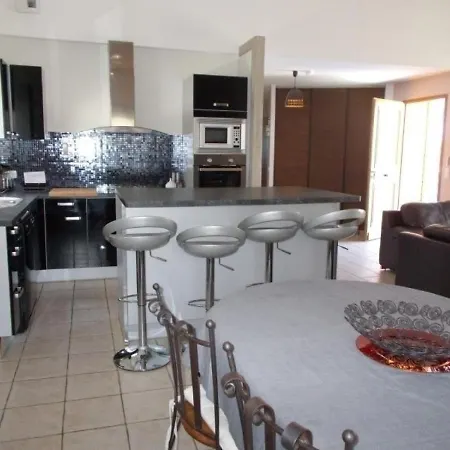 Chalet Chambon-sur-lac, 4 Pieces, 6 Personnes - Fr-1-395-34 シャレー *