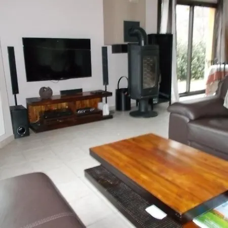 Chalet Chambon-sur-lac, 4 Pieces, 6 Personnes - Fr-1-395-34
