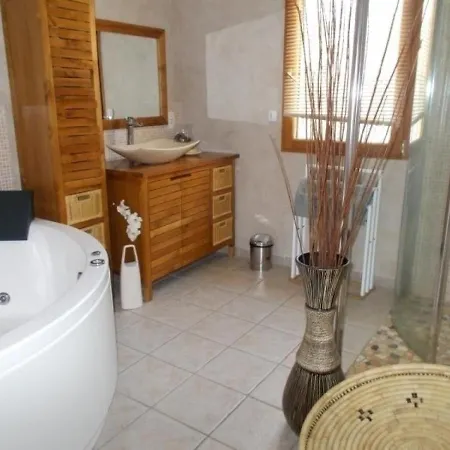 Chalet Chambon-sur-lac, 4 Pieces, 6 Personnes - Fr-1-395-34 シャレー