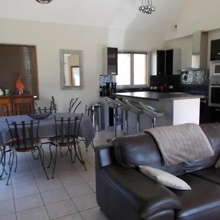 Chalet Chambon-sur-lac, 4 Pieces, 6 Personnes - Fr-1-395-34 シャレー シャンボン・シュル・ラック
